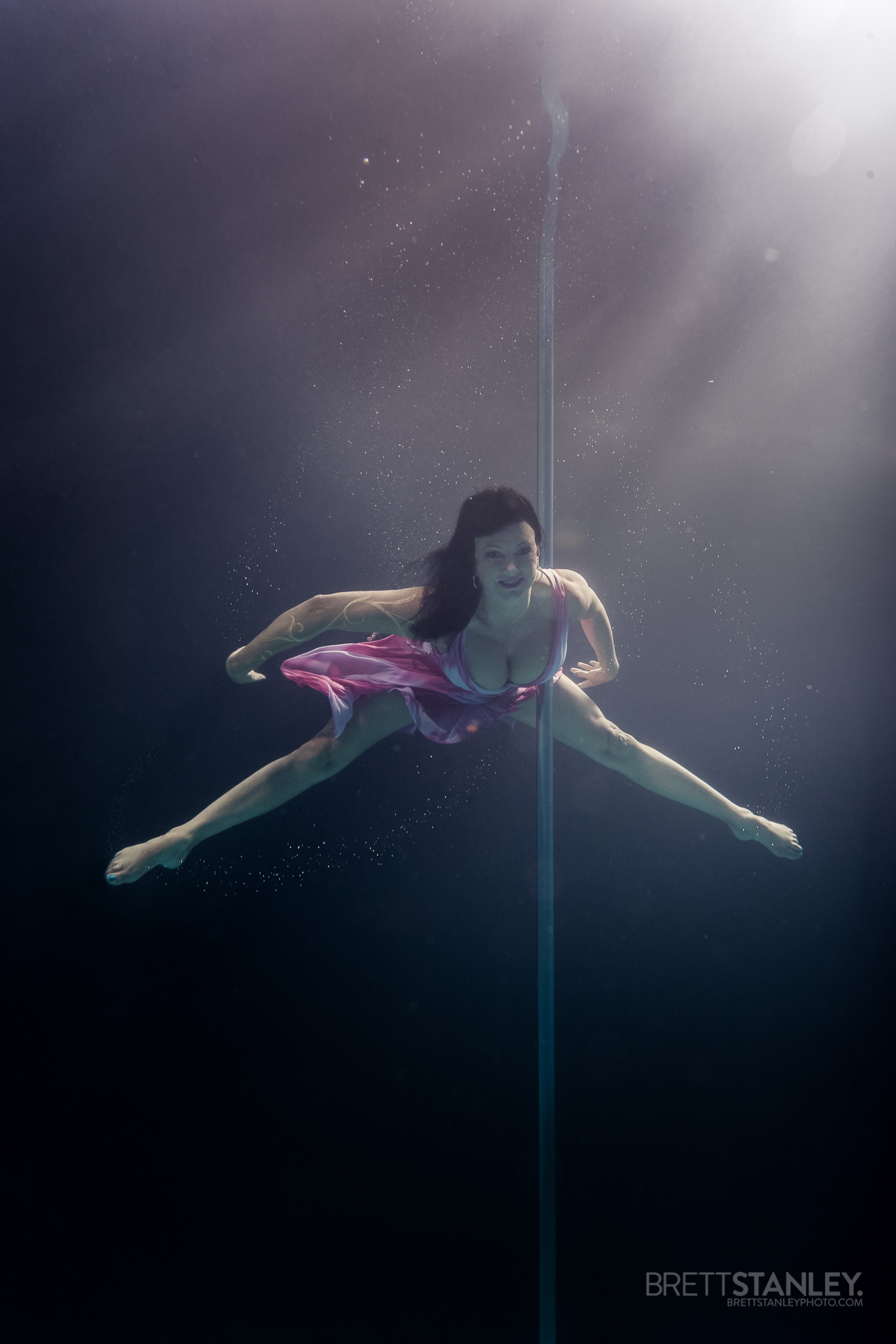 Is This Real? Gray Whale'S Bizarre Underwater "Pole Dance" - 8df33yf